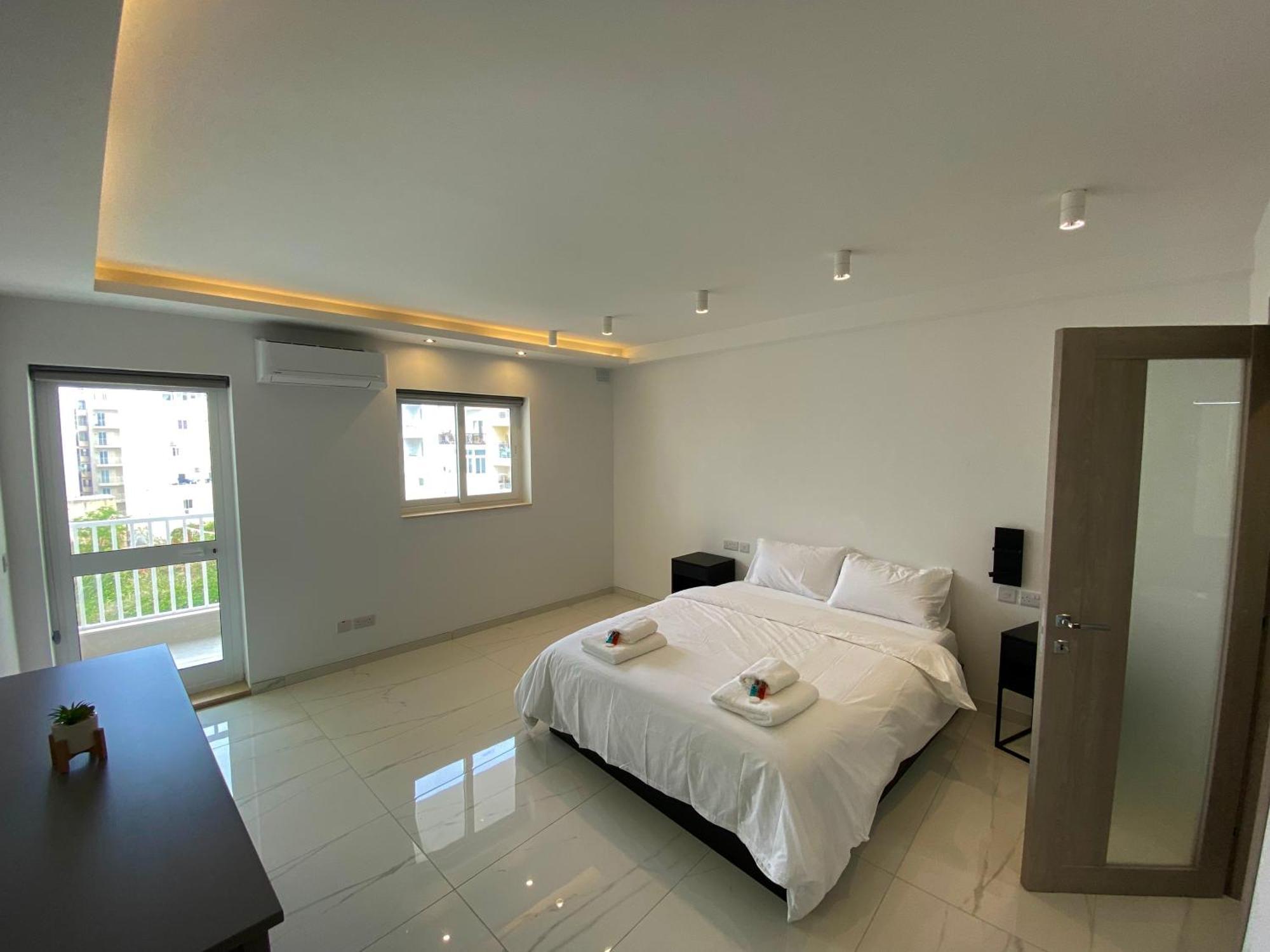 Tigne Sliema Three Bedrooms Apartment Exterior photo
