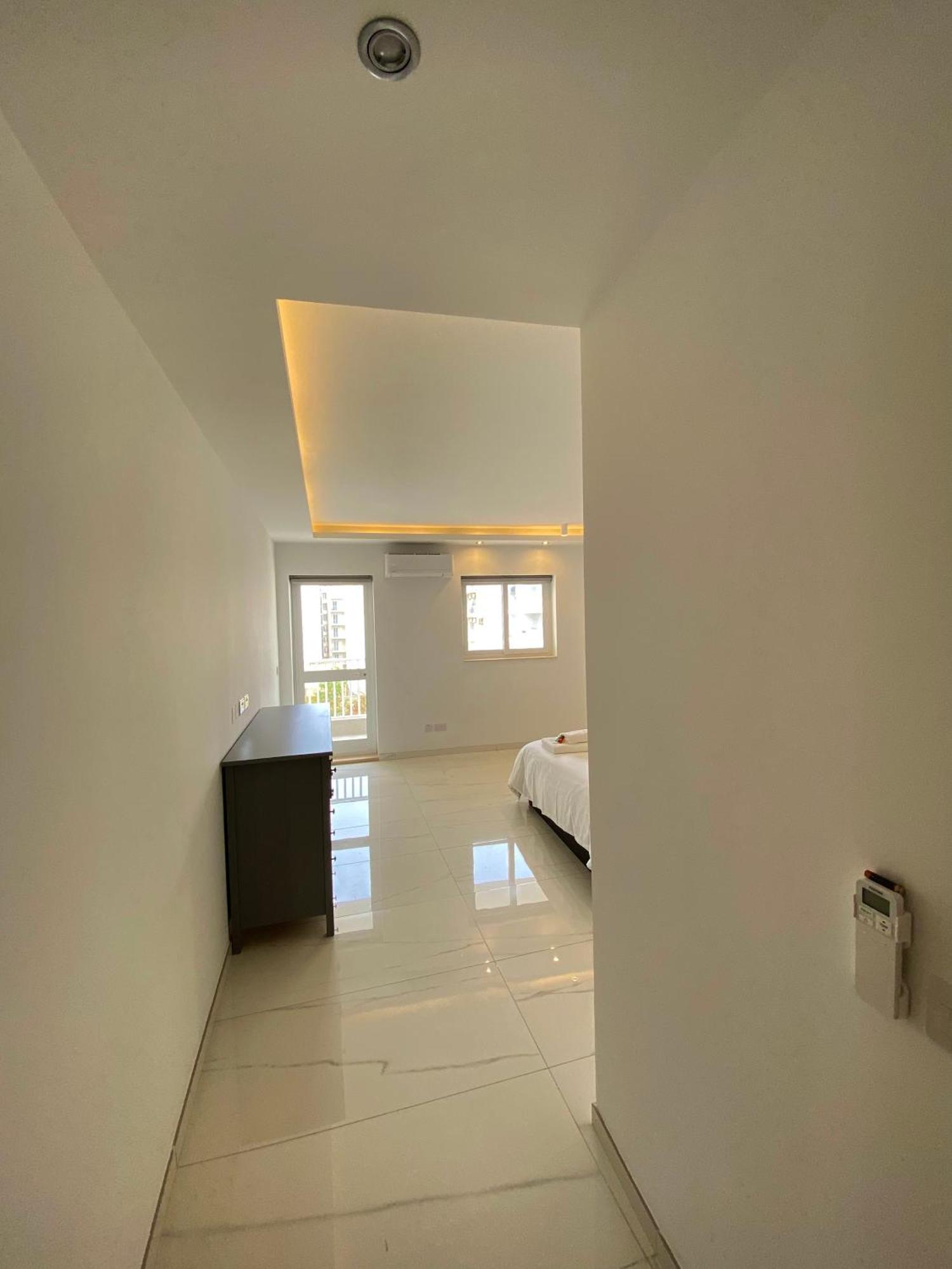 Tigne Sliema Three Bedrooms Apartment Exterior photo