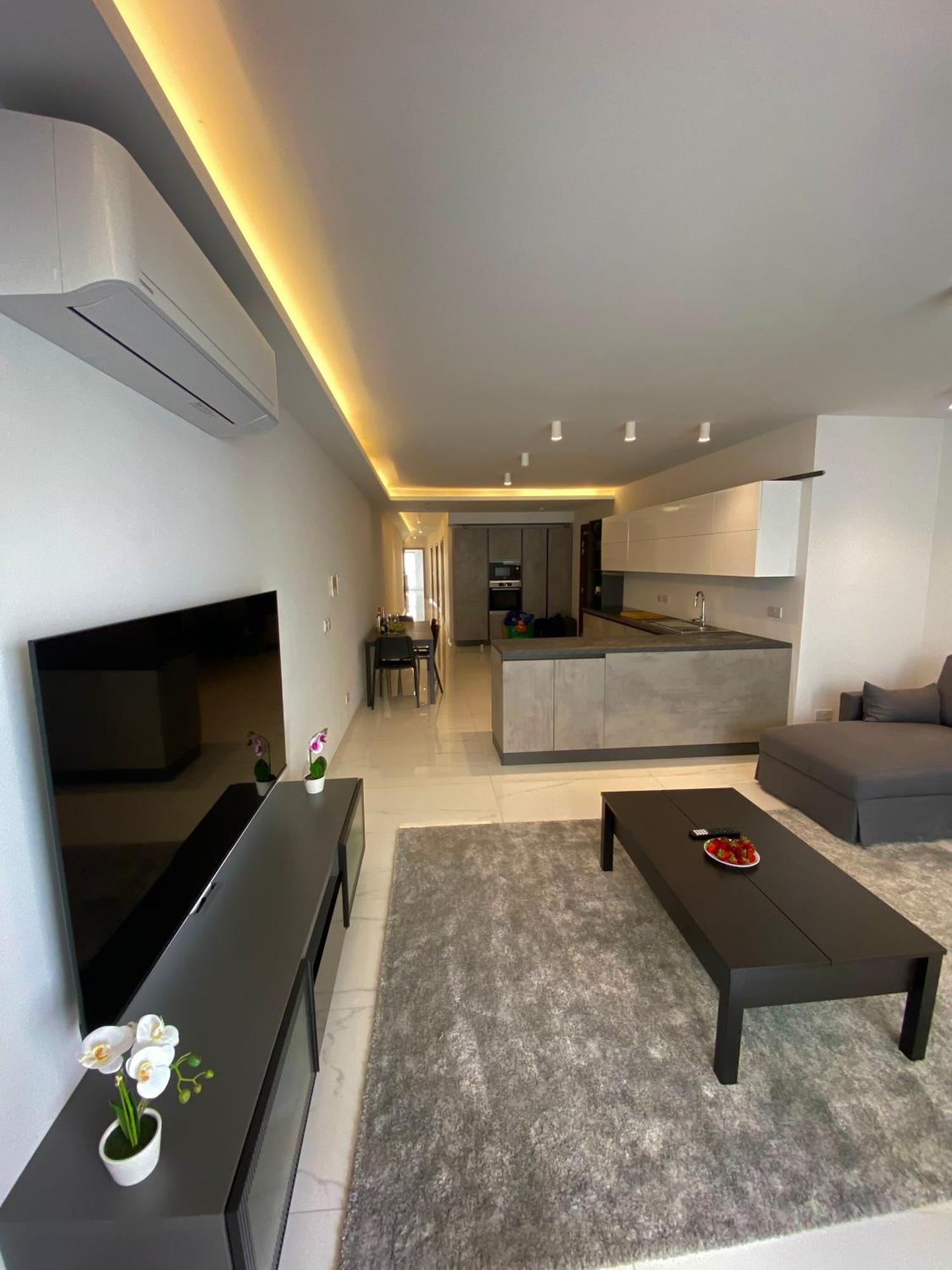 Tigne Sliema Three Bedrooms Apartment Exterior photo